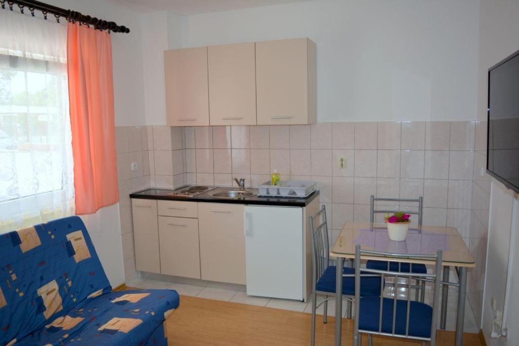 Ana Lovetovo Vodice Buitenkant foto