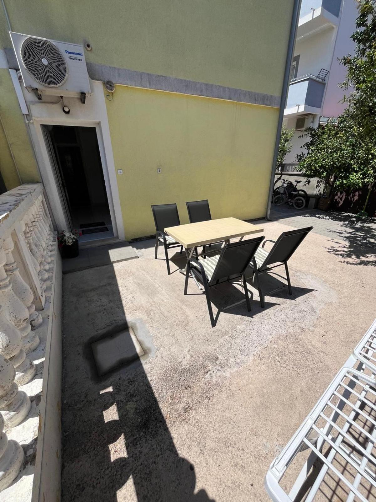 Ana Lovetovo Vodice Buitenkant foto
